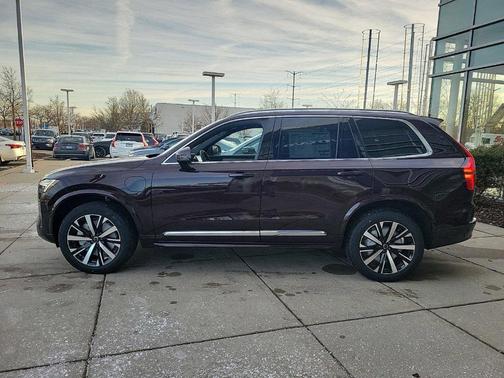 2025 Volvo XC90 Plug-In Hybrid T8 Core 7-Seater