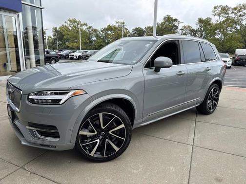 2024 Volvo XC90 B5 Plus Bright Theme
