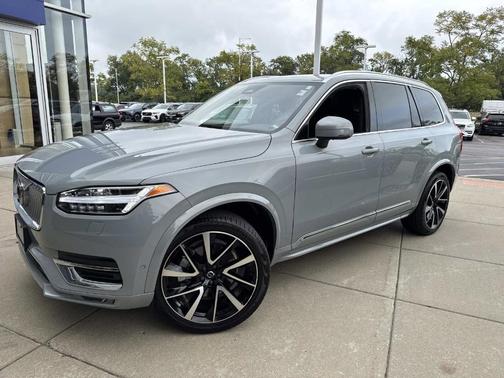 2024 Volvo XC90 B5 Plus Bright Theme
