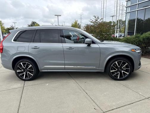 2024 Volvo XC90 B5 Plus Bright Theme