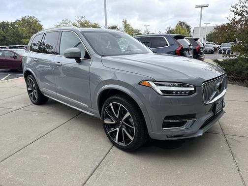 2024 Volvo XC90 B5 Plus Bright Theme