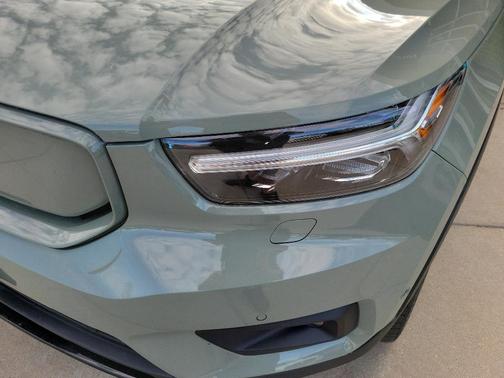2022 Volvo XC40 Recharge Pure Electric P8 Twin Plus