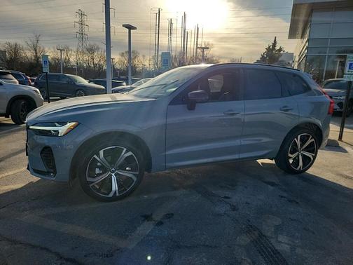 2025 Volvo XC60 B5 Ultra