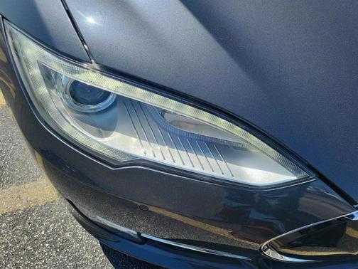 2016 Tesla Model S 70D