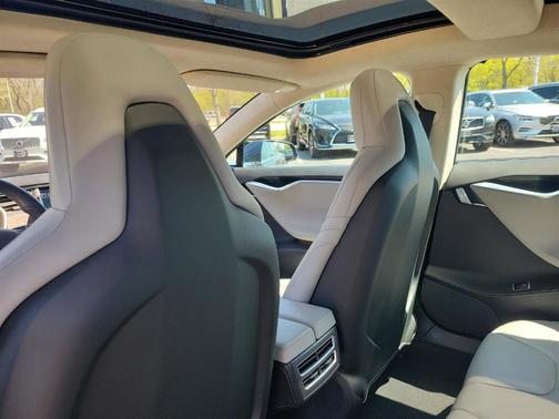 2016 Tesla Model S 70D
