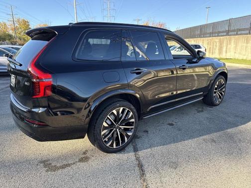 2026 Volvo XC90 B6 Ultra Dark Theme 6-Seater
