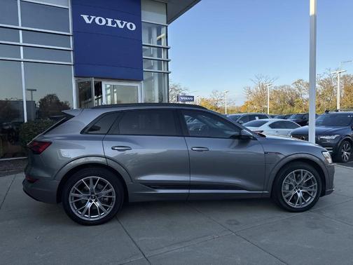 2021 Audi e-tron Prestige