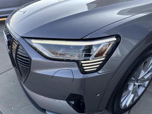2021 Audi e-tron Prestige