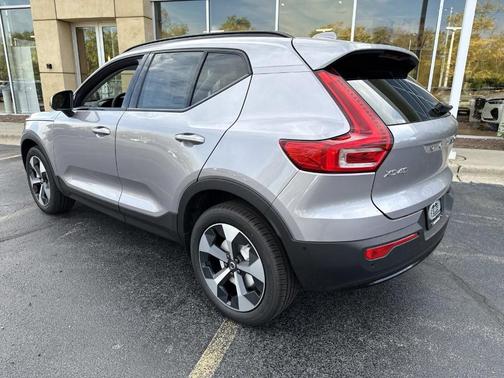 2026 Volvo XC40 B5 Plus