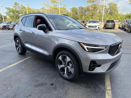 2026 Volvo XC40 B5 Plus