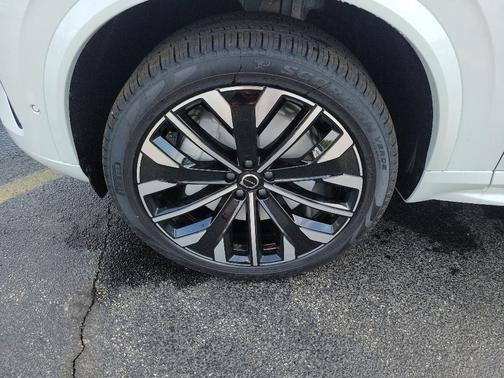 2025 Volvo XC90 B6 Plus 7-Seater