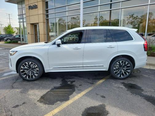 2025 Volvo XC90 B6 Plus 7-Seater