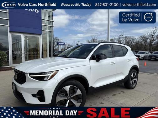 Crystal White Metallic 2023 Volvo XC40 B5 Plus Dark Theme