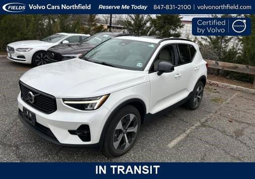 Crystal White Metallic 2023 Volvo XC40 B5 Plus Dark Theme