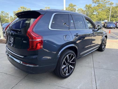 2024 Volvo XC90 B5 Plus Bright Theme