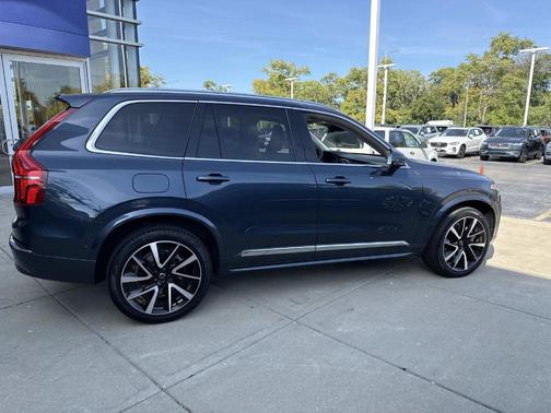 2024 Volvo XC90 B5 Plus Bright Theme