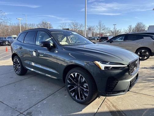 2026 Volvo XC60 B5 Ultra