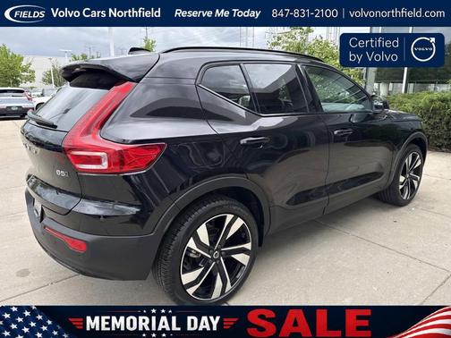 Onyx Black Metallic 2025 Volvo XC40 B5 Plus Dark Theme