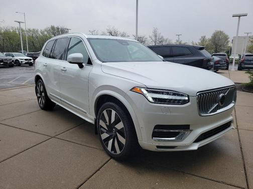 2023 Volvo XC90 Recharge Plug-In Hybrid T8 Ultimate Bright Theme 7-Seater