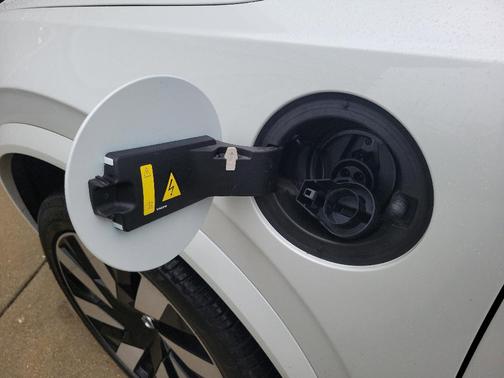 2023 Volvo XC90 Recharge Plug-In Hybrid T8 Ultimate Bright Theme 7-Seater