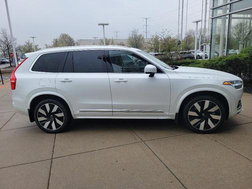 2023 Volvo XC90 Recharge Plug-In Hybrid T8 Ultimate Bright Theme 7-Seater