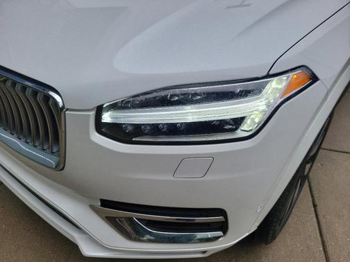2023 Volvo XC90 Recharge Plug-In Hybrid T8 Ultimate Bright Theme 7-Seater