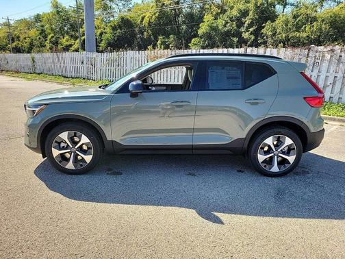 2025 Volvo XC40 B5 Plus Dark Theme