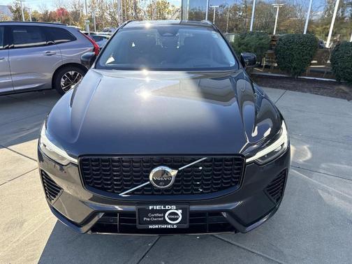 2023 Volvo XC60 B6 Ultimate Dark Theme