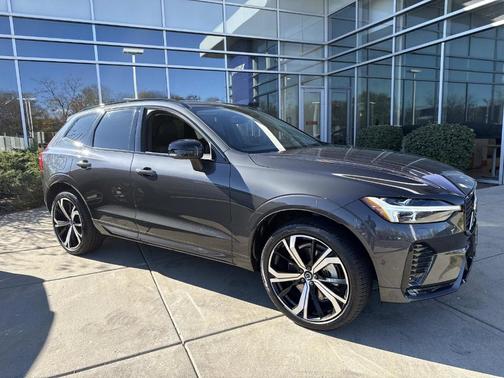 2023 Volvo XC60 B6 Ultimate Dark Theme