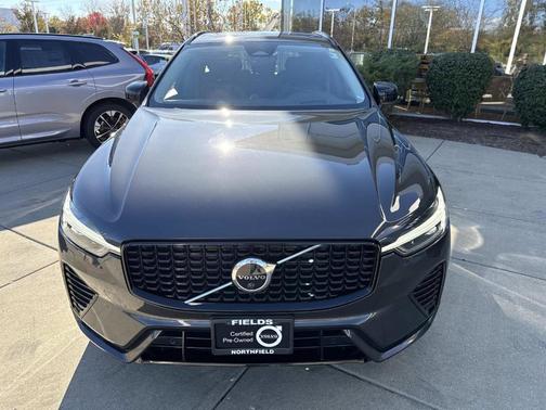 2023 Volvo XC60 B6 Ultimate Dark Theme