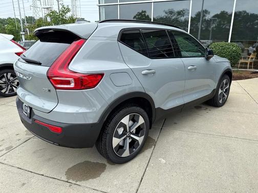 2026 Volvo XC40 B5 PLUS