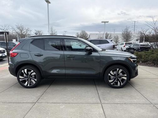 Forest Green 2026 Volvo XC40 B5 Plus