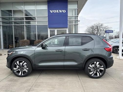 Forest Green 2026 Volvo XC40 B5 Plus