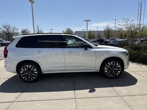 Crystal White 2026 Volvo XC90 Plug-In Hybrid T8 Ultra Dark Theme 7-Seater