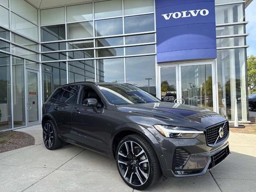 2023 Volvo XC60 B6 Ultimate Dark Theme