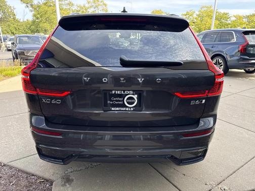 2023 Volvo XC60 B6 Ultimate Dark Theme