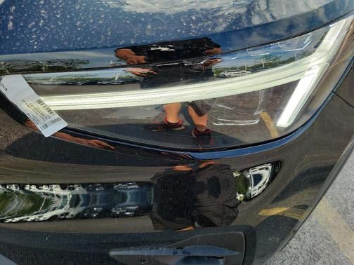 2025 Volvo XC40 B5 Ultra Bright Theme