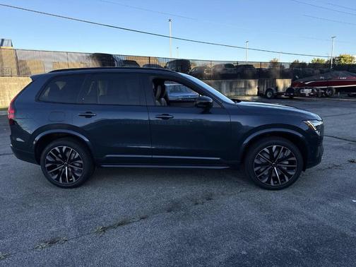 2026 Volvo XC90 B6 Ultra Dark Theme 7-Seater