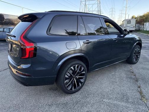 2026 Volvo XC90 B6 Ultra Dark Theme 7-Seater
