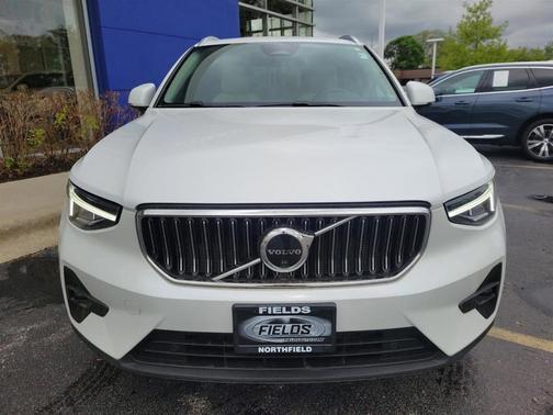 2023 Volvo XC40 B5 Plus Bright Theme
