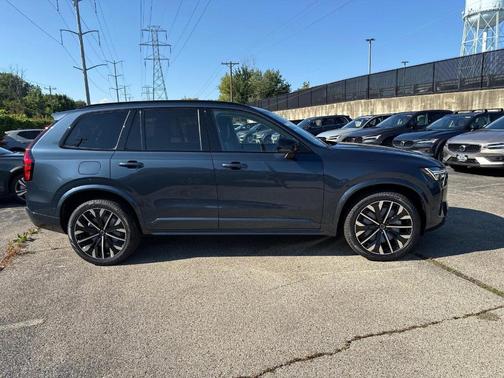 2026 Volvo XC90 B6 Ultra Dark Theme 7-Seater