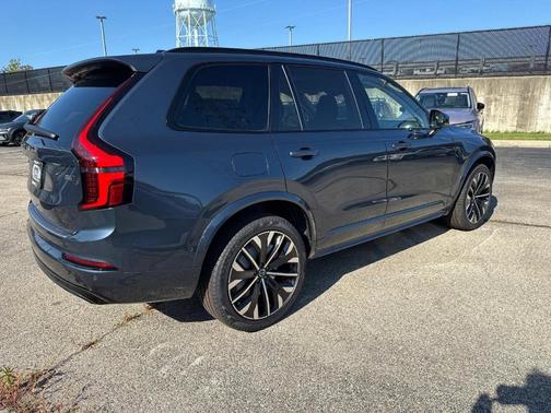 2026 Volvo XC90 B6 Ultra Dark Theme 7-Seater