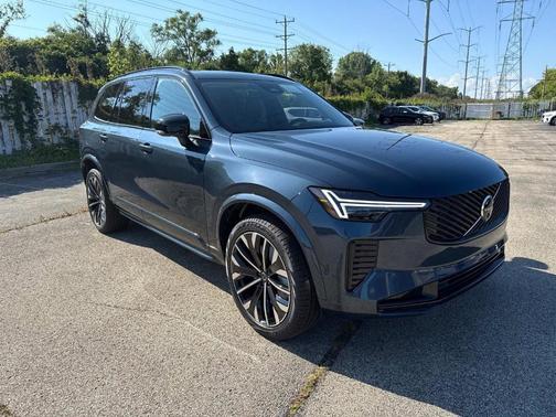 2026 Volvo XC90 B6 Ultra Dark Theme 7-Seater