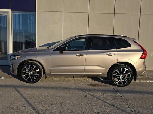 2025 Volvo XC60 B5 Plus