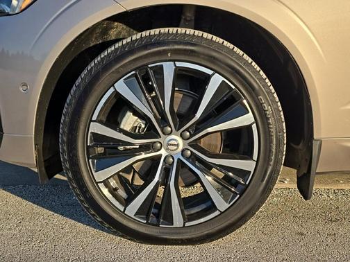 2025 Volvo XC60 B5 Plus