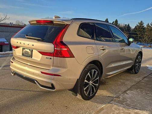 2025 Volvo XC60 B5 Plus