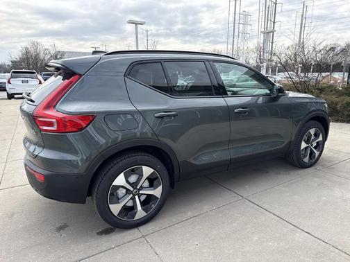 2026 Volvo XC40 B5 Plus