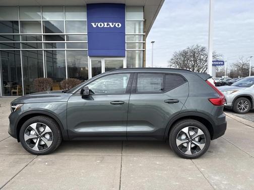 2026 Volvo XC40 B5 Plus