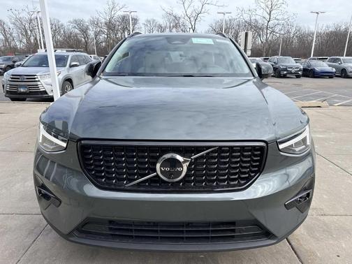 2026 Volvo XC40 B5 Plus