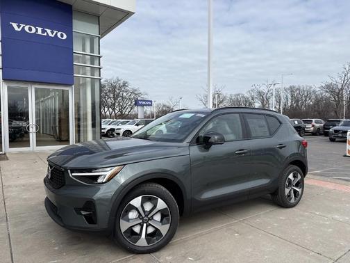 2026 Volvo XC40 B5 Plus